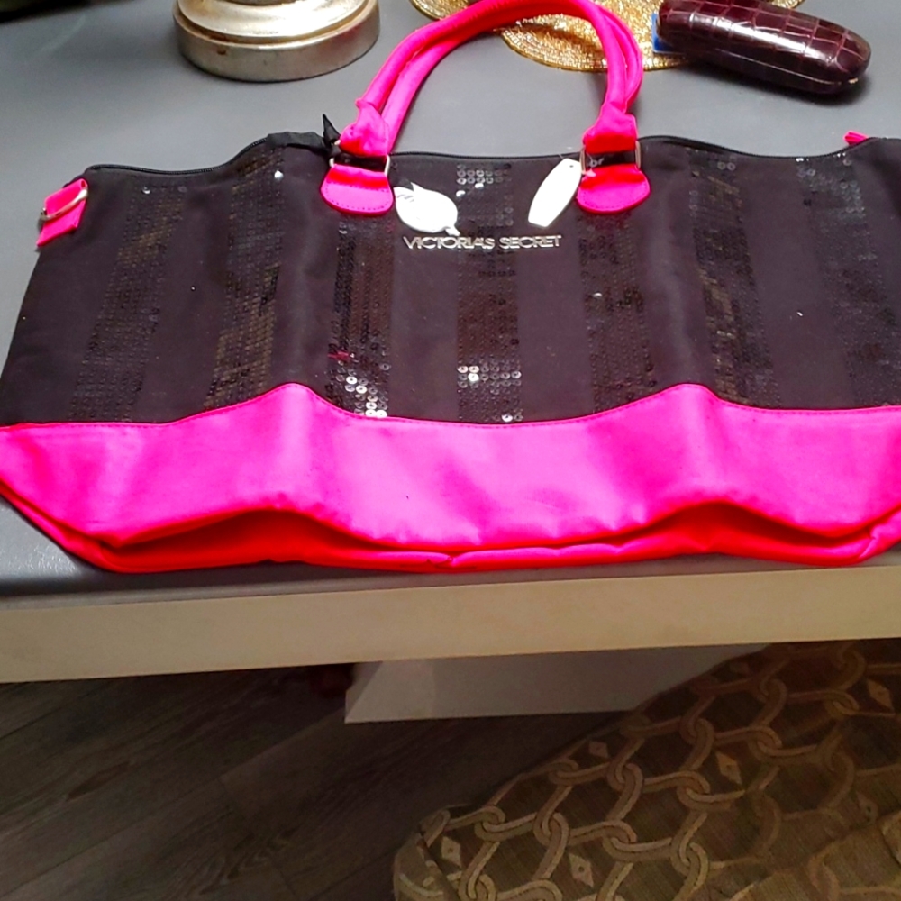Victoria Secret travel bag with zipper